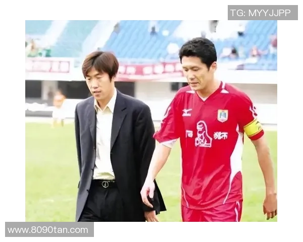 从逆境中崛起的足球明星们:他们的艰辛历程与辉煌成就